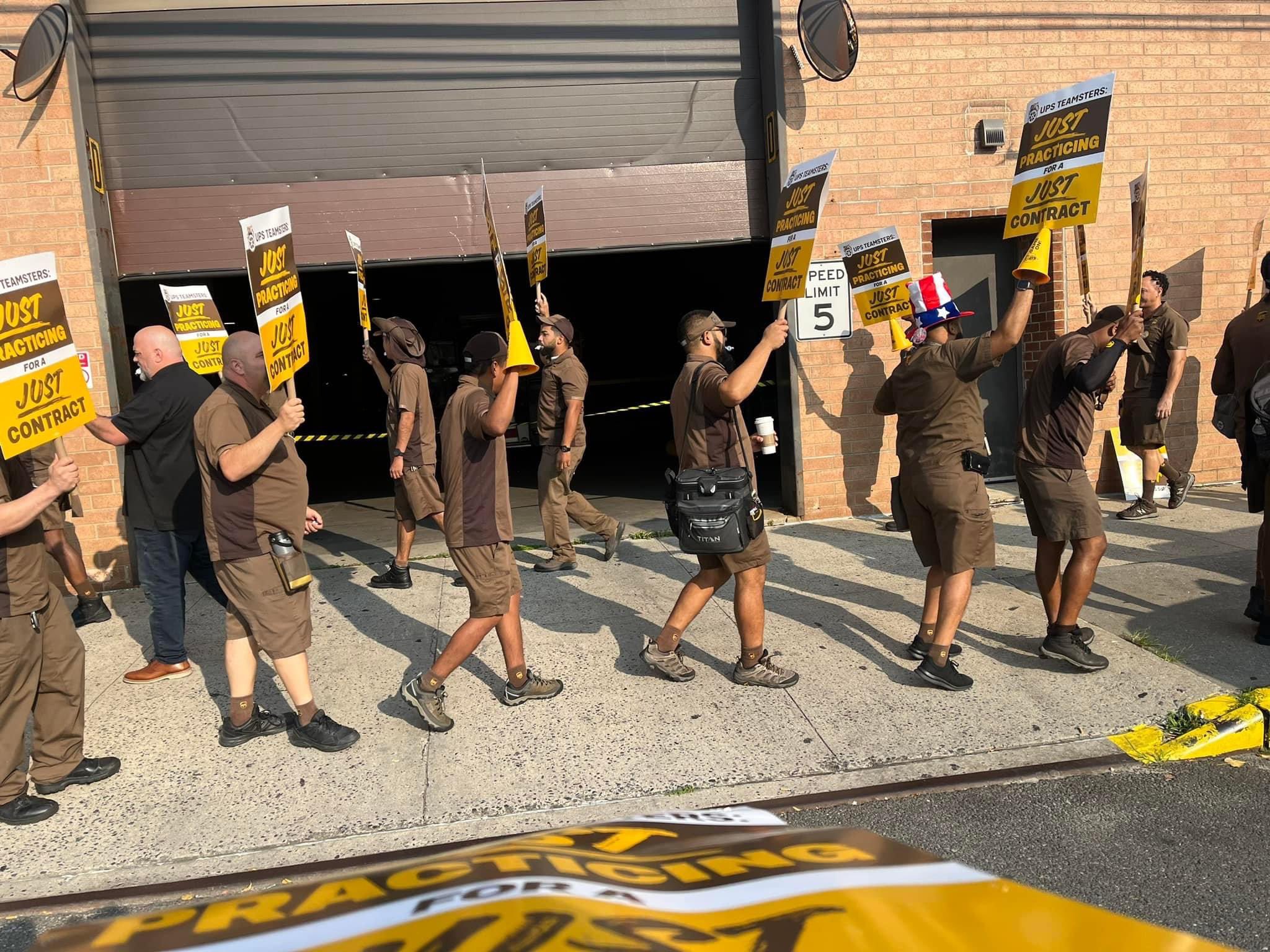 UPS, Teamsters To Resume Labor Contract Talks